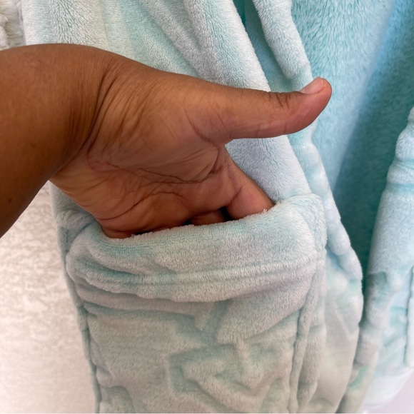 Pink Victoria’s Secret hooded robe SZ XS - Picture 4 of 8